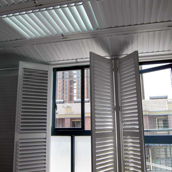 Aluminum adjustable louver shutter